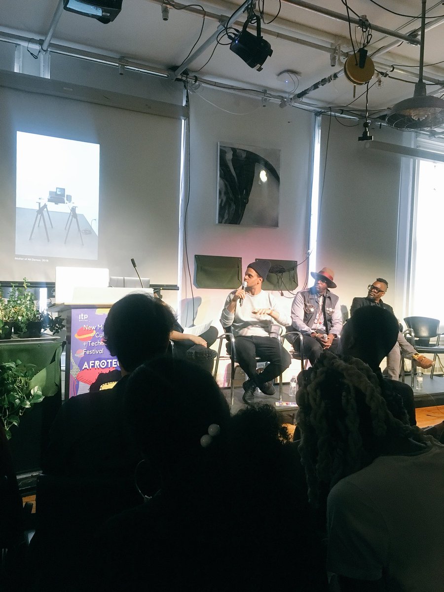 ToyaFromHarlem's tweet image. 1st panel of the day. Looking at dope artwork by men of color #@Afrotectopia #afrotectopia