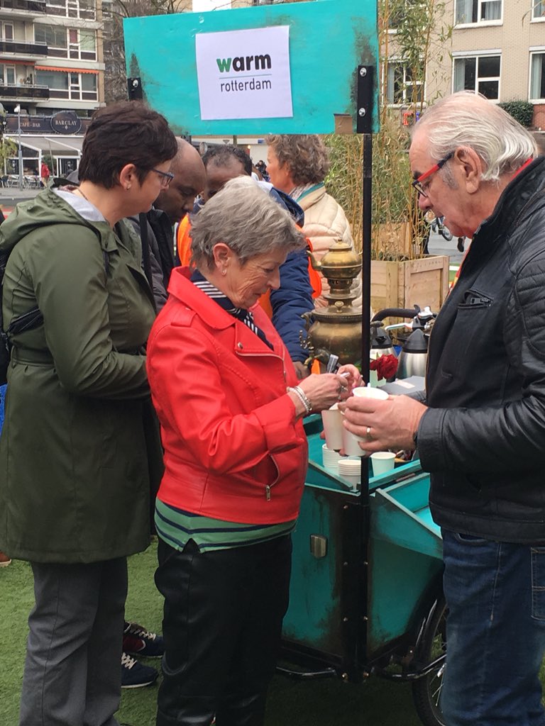 Warm kopje thee of koffie tijdens de mars tegen de armoede voor een #WarmRotterdam