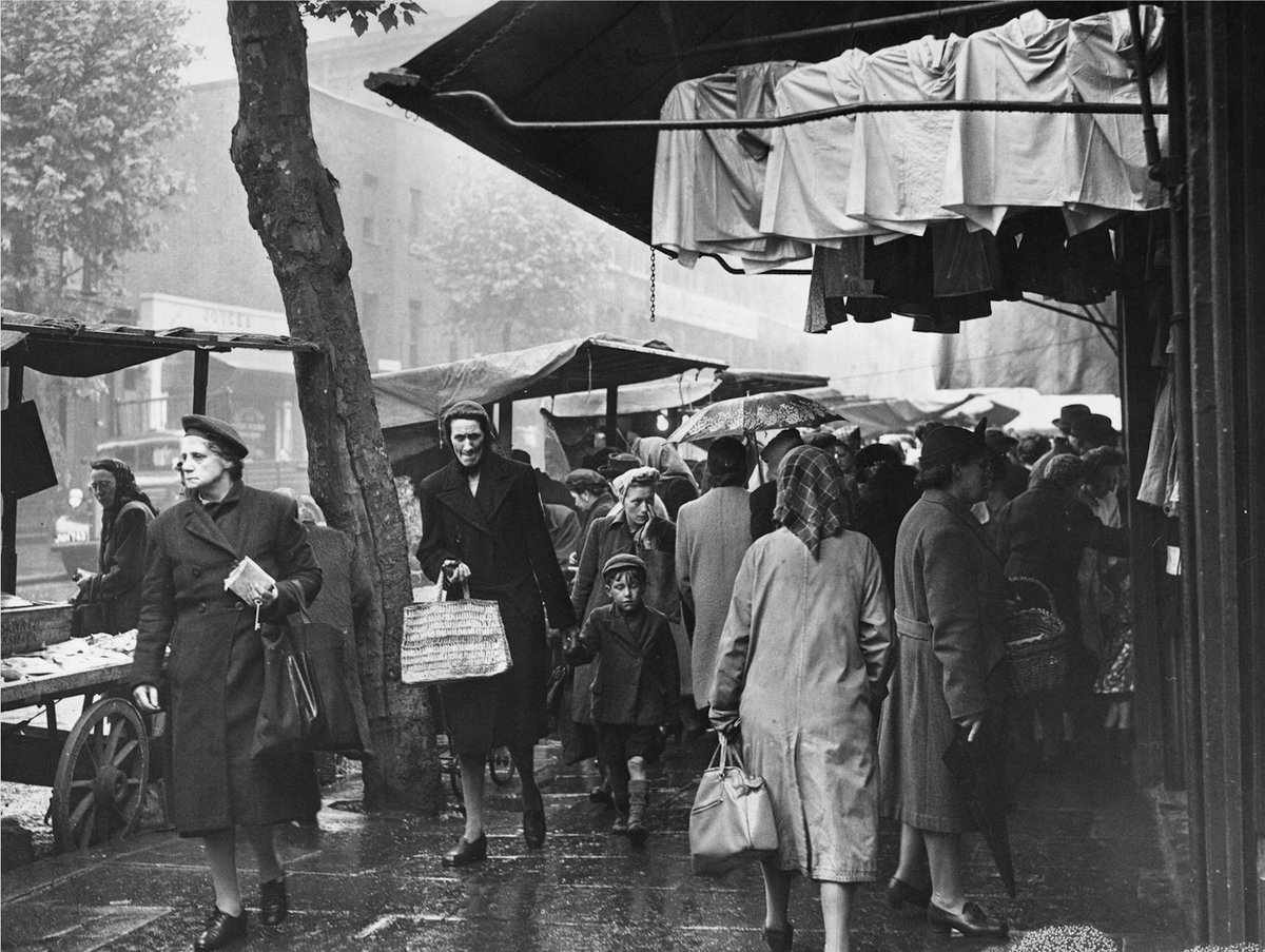BermondseyBeat's tweet photo. Tower Bridge Road. 'Joyces' Pie'n'mash shop on the other side of the road to the left - Late '40's early '50's. @Manzes_SE1 @TowerBridgeRd @towertandoori @BermondseySt https://t.co/6IFhmFYe9M