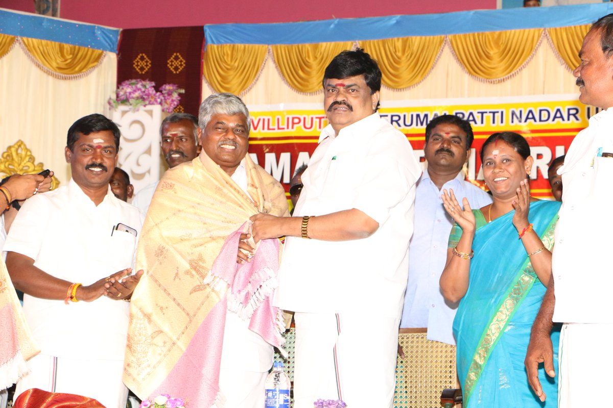 minister_ktr's tweet photo. இன்று பிறந்த நாள் காணும் நாடார் மகா ஜன சங்க பொது செயலாளர் திரு.கரிக்கோல்ராஜ் அவர் களுக்கு விருதுநகர் மாவட்ட கழக செயலாளர் பால்வளத் துறை அமைச்சர் கே.டி.ராஜேந்திர பாலாஜி, சந்திர பிரபா எம்எல்ஏ  சால்வை அணிவித்து வாழ்த்து தெரிவித்தனர். https://t.co/T8SJ4Lt5WP