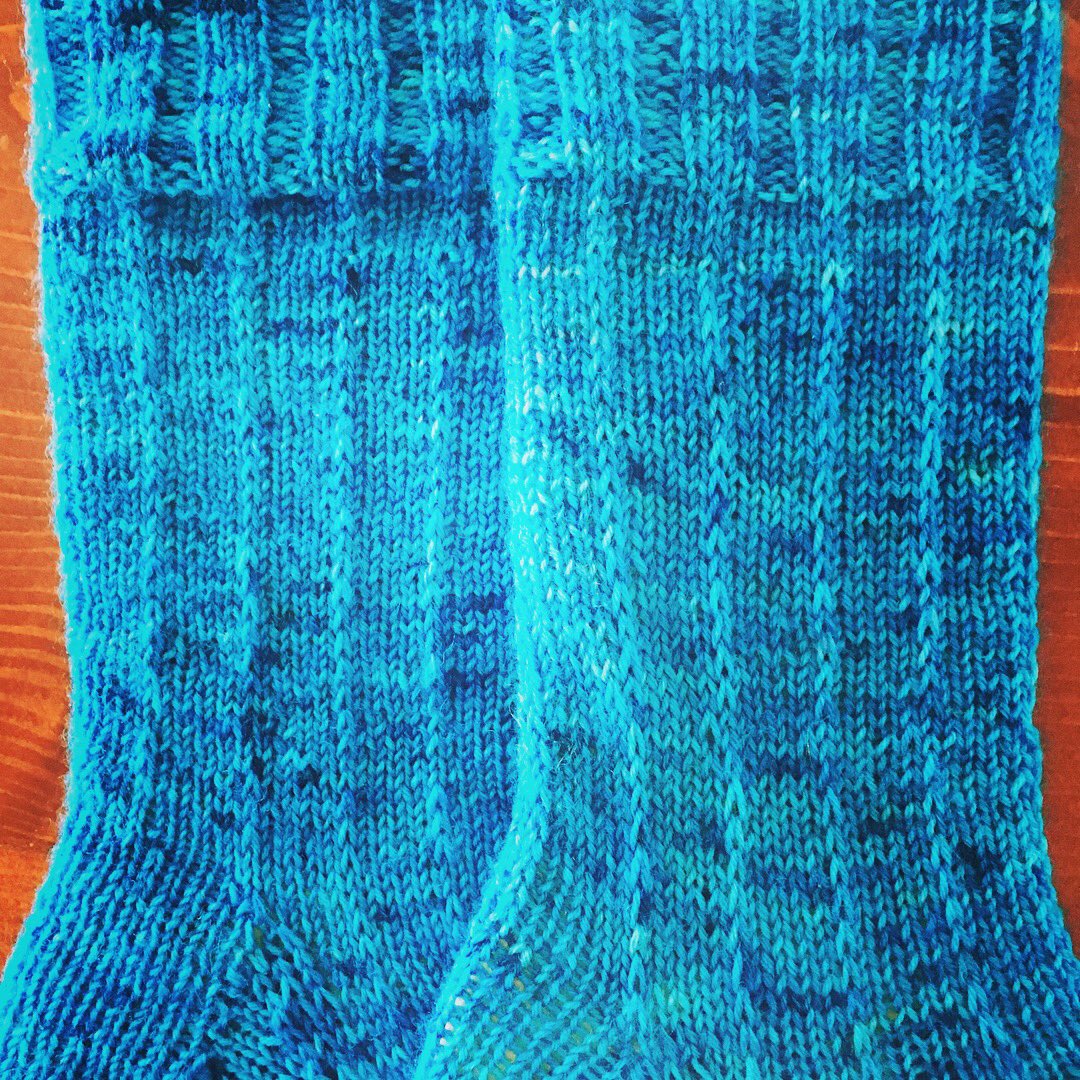 Aimeehj's tweet photo. Flammegarn socks! I dyed the yarn years ago and finally found the right project for it. #knitting #boxofsocks #sockknitting #knitter #handdyed #handdyedyarn #flammegarn #flammegarnsocks #nancybush #sockblockers #folksocks @Woodico_Project https://t.co/8ifIb9lkFR