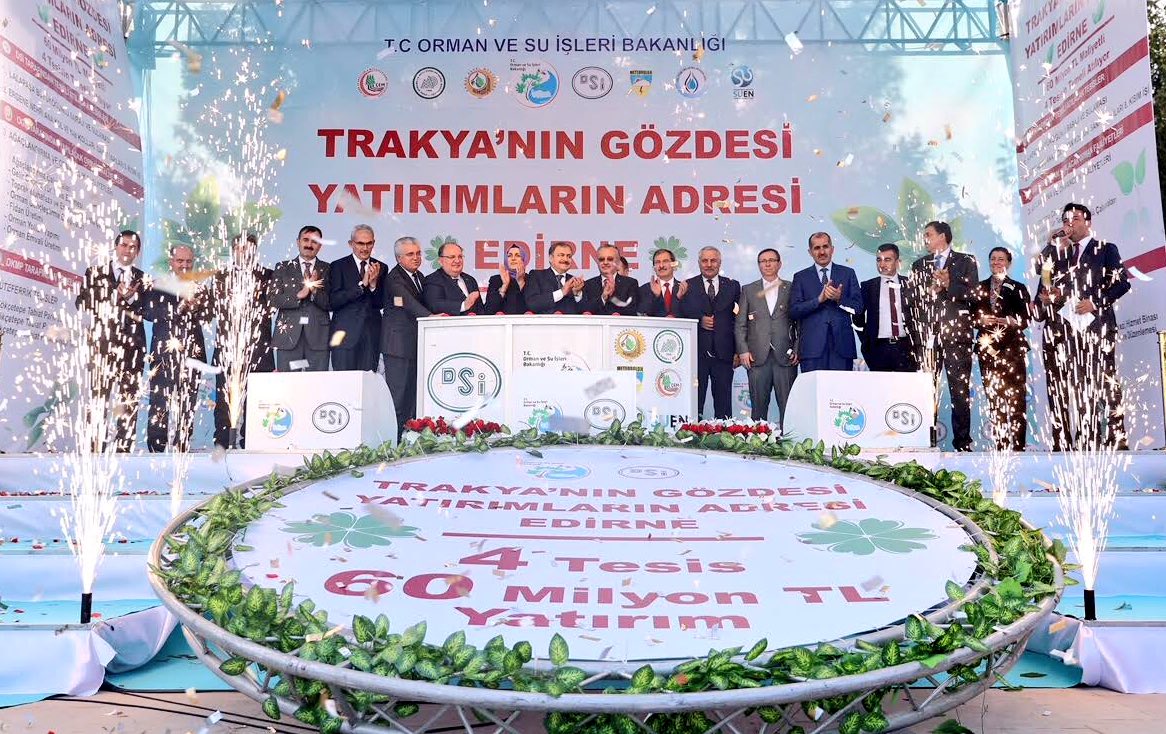 VeyselEroglu's tweet photo. #Edirne’de 60 milyon lira maliyetli 4 yatırım ve eserin temelini attık. 

Bu tesislerle Edirne’de,

✔️1 milyon 359 bin metreküp su depolanacak. 

✔️3.920 dekar zirai arazi suya kavuşacak. 

✔️Taşkın anında ulaşımın aksamaması sağlanarak, taşkın zararlarının önüne geçilecek. https://t.co/2TtEfmVykS