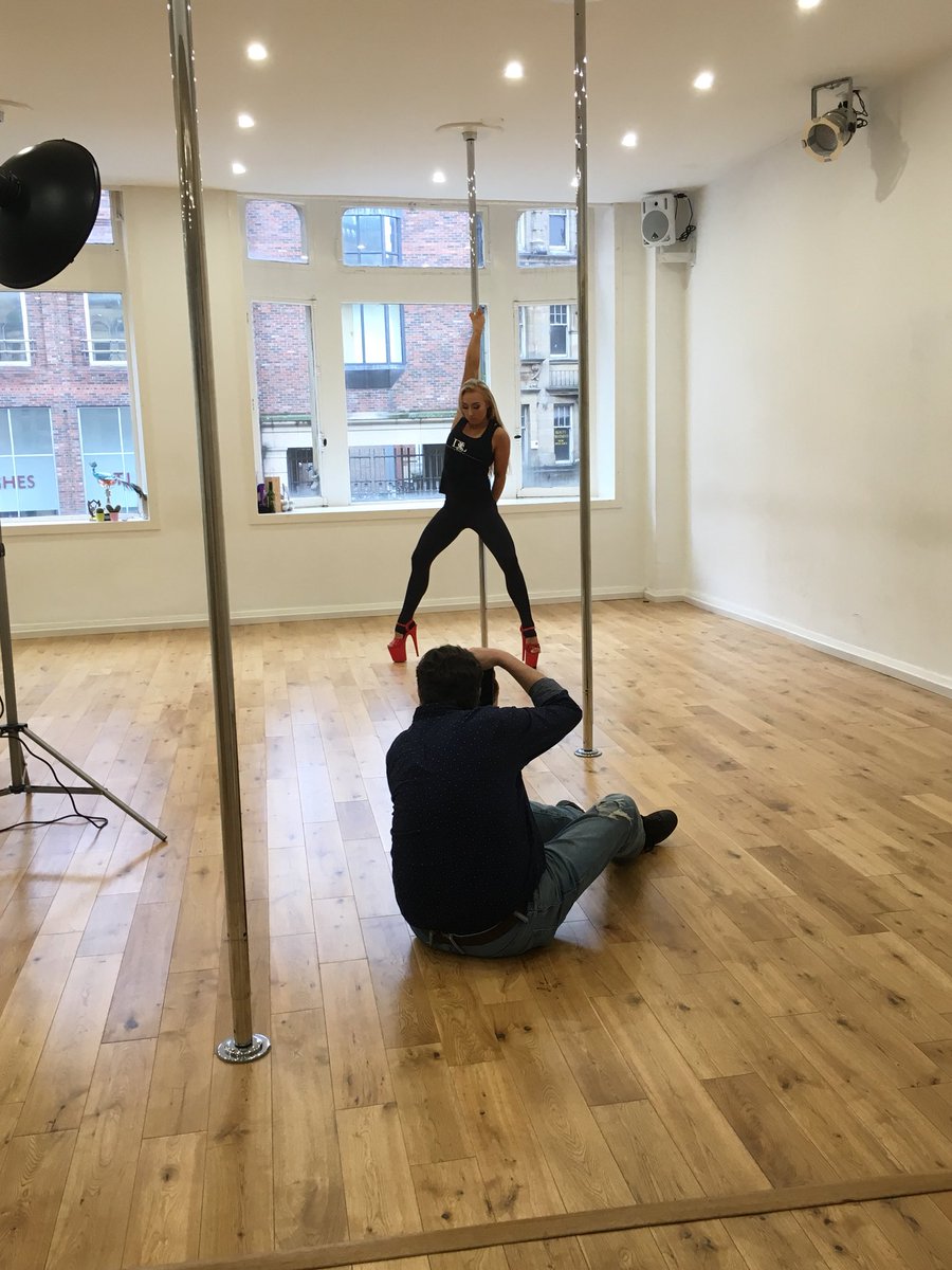 DrShoeLittleUK's tweet photo. Behind the scenes #photography #photoshoot #nrsphotography #cherrydance #doctorshoelittle #toxiccherry @NRSglamour @ToxicCherryBurl @CherryDanceFit https://t.co/oOwGCY1ZHV