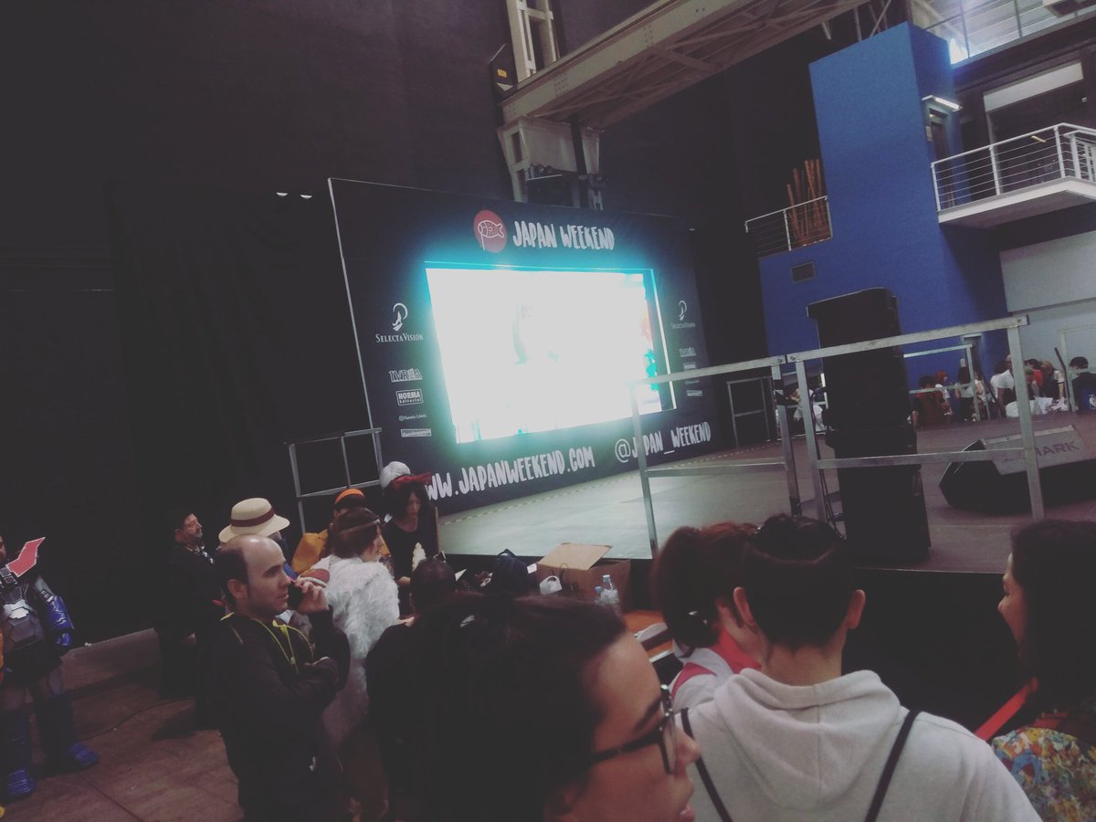 BCNcosplay's tweet photo. ¡Empieza en el escenario principal de la @JW_Cosplay el concurso de cosplay! https://t.co/3ycHYlUGiK