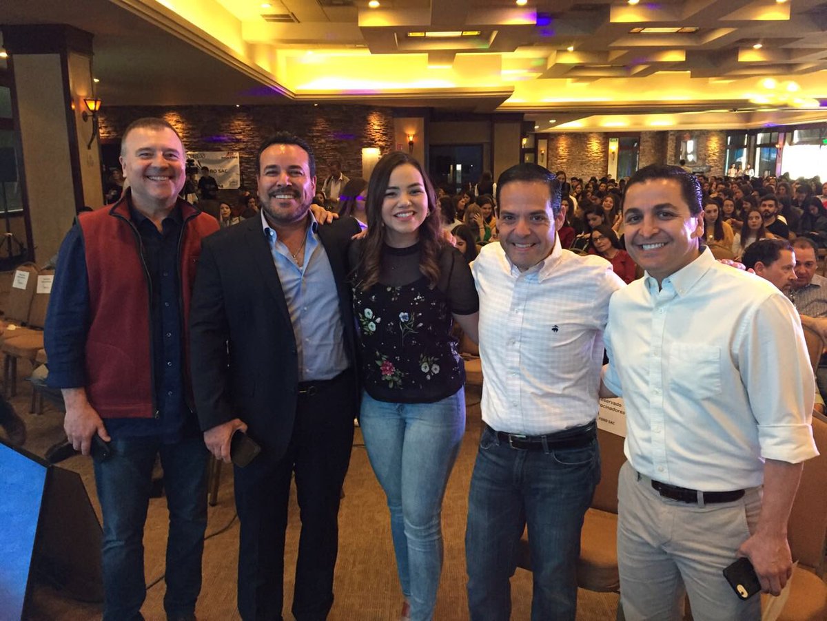 JazEscalantte's tweet photo. Emotivos testimonios en el #ForoSAC SURPASS YOURSELF de Toño Arguelles, Bosco Gutierrez y Arnoldo de la Rocha, que inspiran e invitan a superarnos! https://t.co/k673QTrcdX
