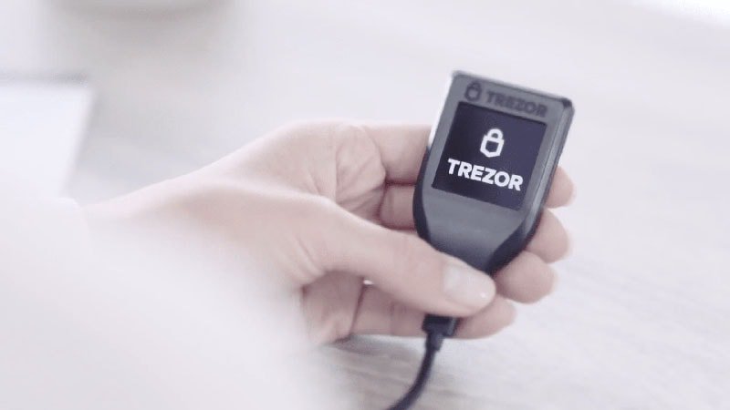 Model T, the latest <a href="/Trezor/">Trezor</a> crypto hardware wallet. Another great option to store and hold your BTG.  👌

We are looking forward to have one in our hands! 👍

btcmanager.com/hands-on-with-…

#btg #BitcoinGold #trezor #Crypto #BTC #criptocurrency #1cpu1vote
