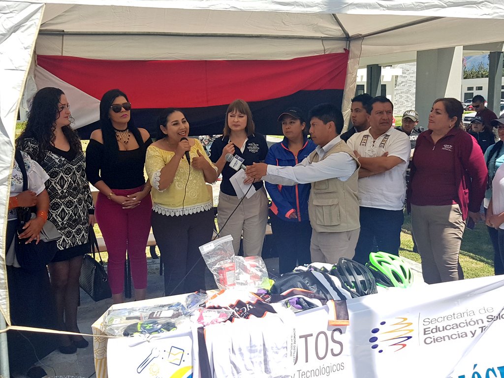 cdsb10's tweet photo. @lorezeggane participa en evento denominado Yuyak Raymi  fiesta de sabios, donde se expone la oferta académica del @itscotacachi @ITSRE1 para el proceso de #Admisión2018 @goberimbabura @MarisolPenafiel @AugustoBarreraG https://t.co/Hcwu2cKDTO