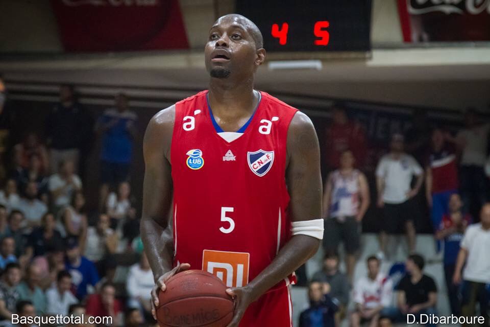 oneorangesports's tweet photo. Callistus Eziukwu had a great night in the @CNdeFbasketball last game with 16p, 16reb &amp; 33 eff // Callistus Eziukwu tuvo una gran noche en el último juego de su equipo con 16p, 16reb y 33val #OrangeTeam https://t.co/aXkupYoQuX