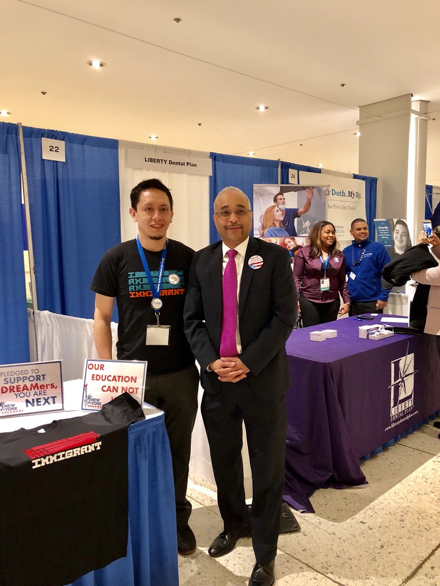 SenatorPeralta's tweet photo. Greeting the @CUNYDREAMers here at #SOMOS2018 As the leading voice for the #DREAMact @NYSenate I will work tirelessly until the DREAM becomes a reality. https://t.co/VJ0tM6RE6P