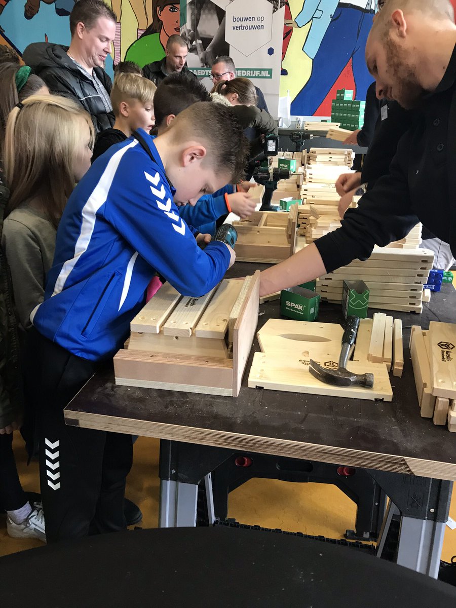 Kies Techniek Venray: onthulling ExpeditieLab (Techniek onderwijs in PO en VO)en veel jeugdige aandacht van en voor de bouw en techniek <a href="/BouwmensenLB/">Bouwmensen Limburg</a> @friesheinis