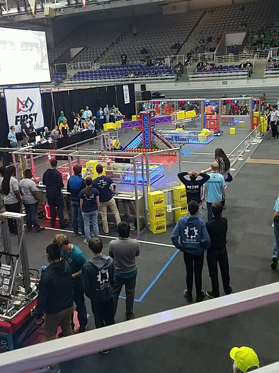 SondraAyscueFCS's tweet photo. And the competitions begin #GoFranklinBots @ElaineWebbSPC @cengscience @LouisburgHSFCS @FHSRedRams @FIRSTweets https://t.co/d1BE7p1X4N