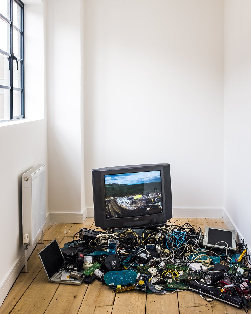 Install shot from 'The Surrey Hills' at TRASH | ART at @GroundworkKL in Kings Lynn. Show open Tues-Sat 11am to 4pm until 2nd June. groundworkgallery.com/forthcoming-ex… #landfill #artandenvironment #trashart #electronicwaste #videoart #art #ecoart #kingslynn #exhibitions