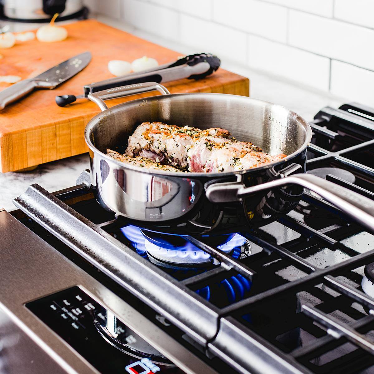 AC_Carlson_'s tweet photo. This KitchenAid Black Stainless Range and Garlic Herb Pork Tenderloin make the perfect pair, don’t you think? This dish is roasted with onions and a mustard wine sauce. Love the recipe? Get it at KitchenAid: https://t.co/OanfyQIKO2 https://t.co/Ny3tKHp2cr