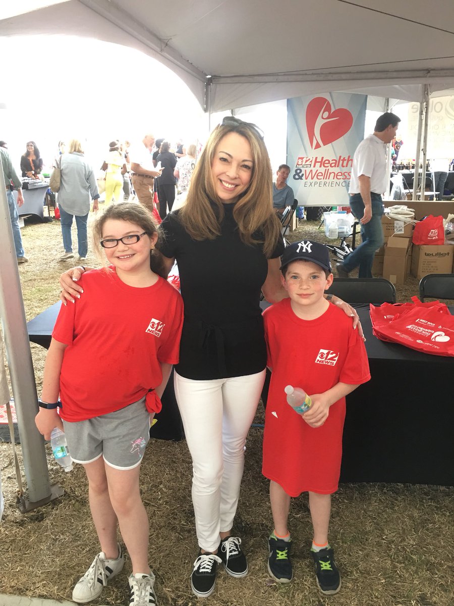 fruchter's tweet photo. @lizquirantes and Kaylee and Matthew at #HWE2018 @CBS12 https://t.co/ZlQttrfjDi