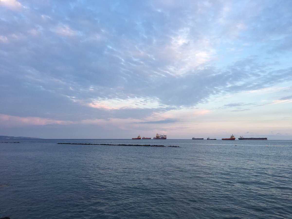 metaelen's tweet photo. Shades of a pastel sky.
#Limassol #calmness https://t.co/tcxYg0UrmF