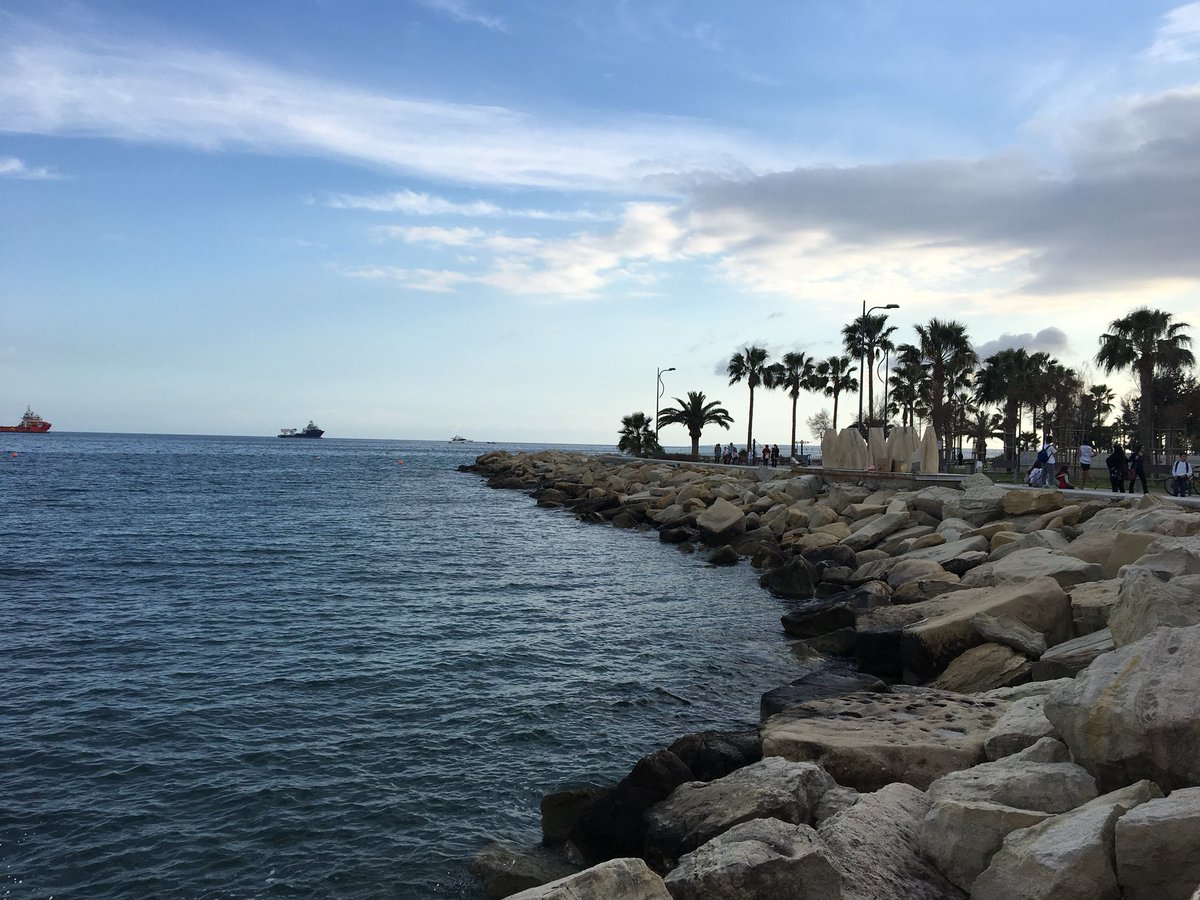 metaelen's tweet photo. Shades of a pastel sky.
#Limassol #calmness https://t.co/tcxYg0UrmF