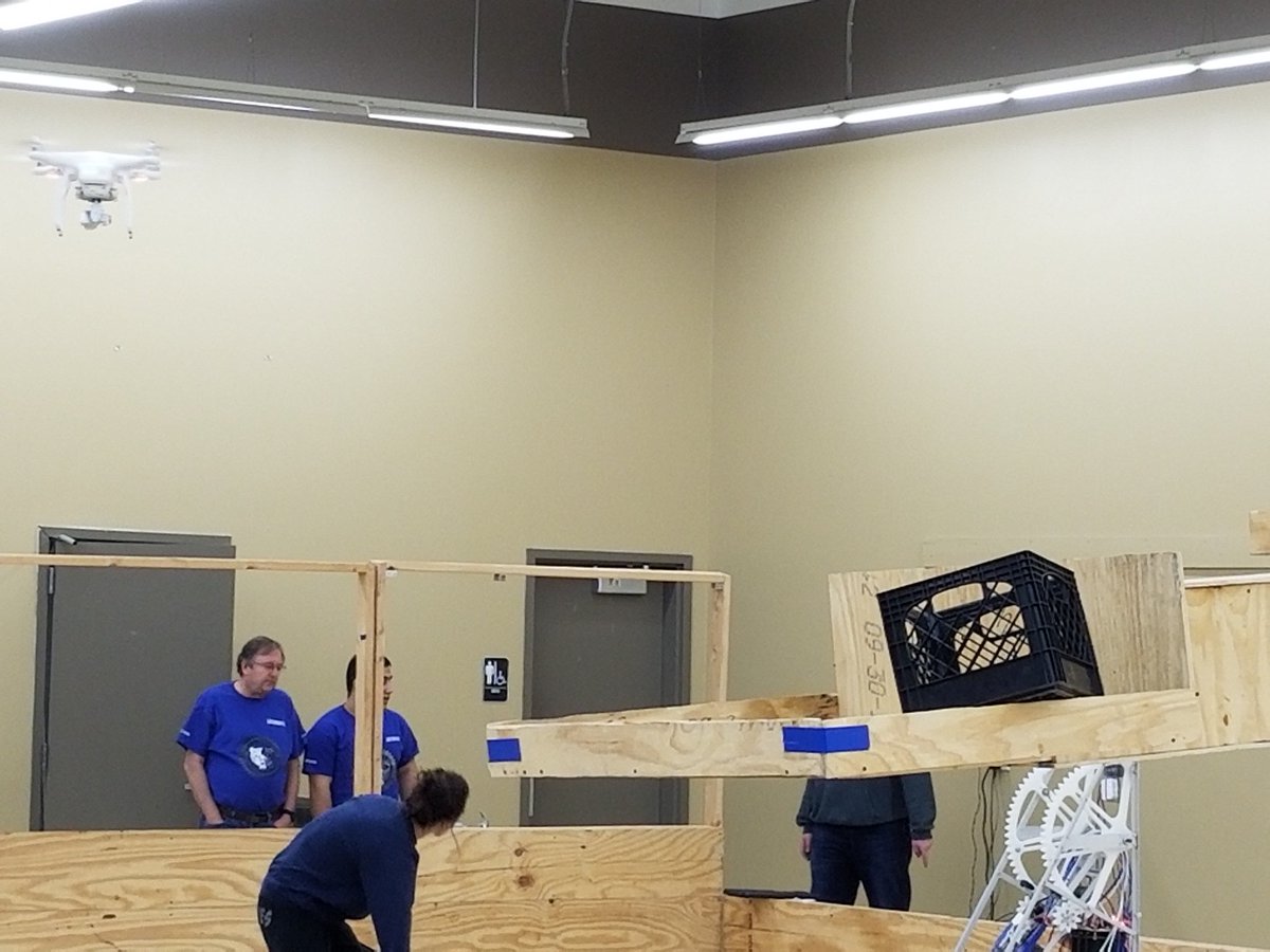 Bearbotics2358's tweet photo. Getting some aerial shots of Endeavor at our last practice Saturday #ilfirst #FIRSTPOWERUP https://t.co/TuqJpbpe29