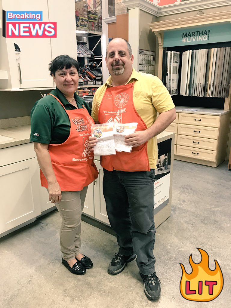 Leyanis_HD's tweet photo. Big Shout to Tony (Flooring Specialist) selling a Window and Roofing Lead in the same week !! Keep it up !! 👏🏼 https://t.co/UokaLxl16k