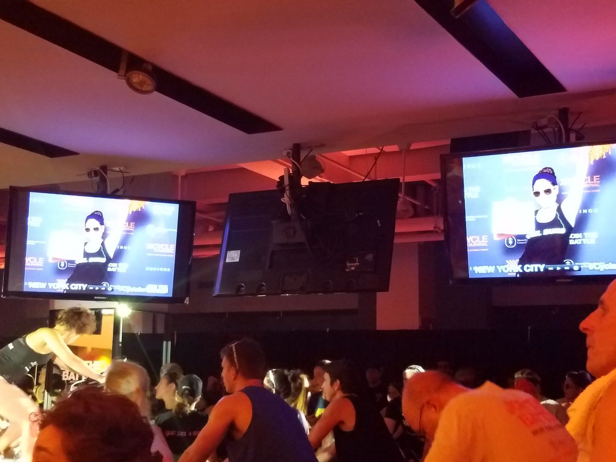 jessijulie's tweet photo. @kimroots team #haulbuns #CycleforSurvival glam shot! https://t.co/ifPnNyHpZf