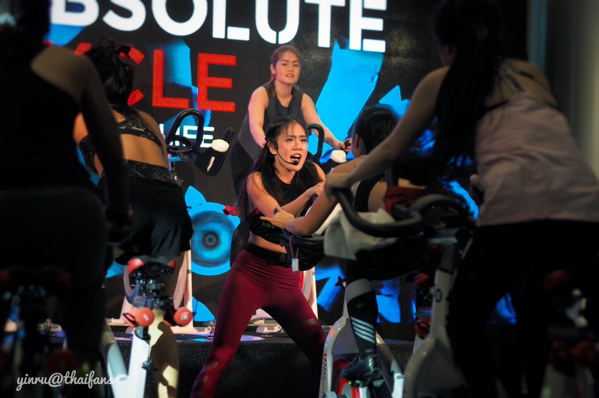 yinru_thaifans's tweet photo. กระโดดลงมาบิ้วอย่างใกล้ชิด
#AbsoluteCycleBangkok 
@May_AF12 #MayAF12 #AF12 https://t.co/0SBi6bTRaJ