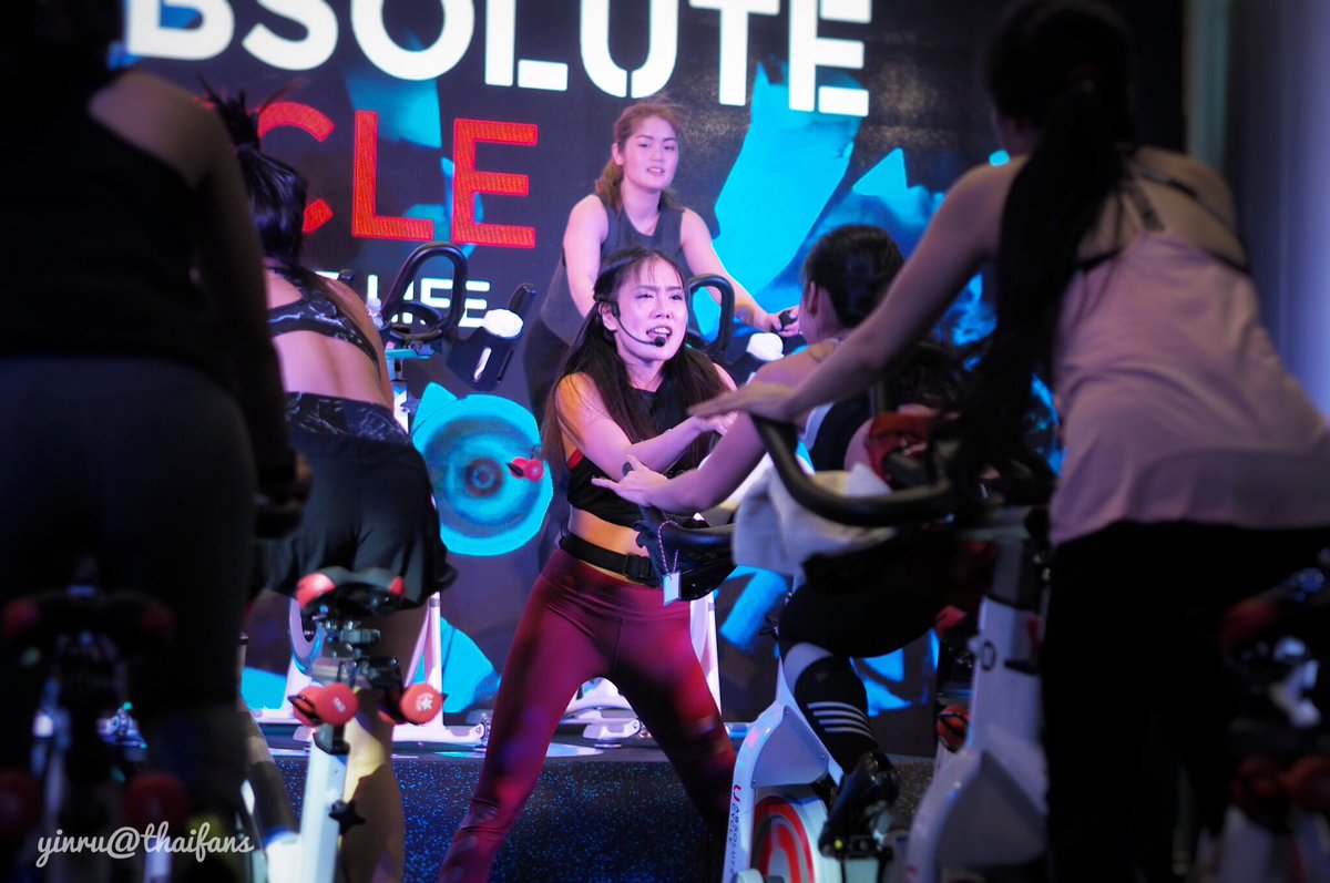 yinru_thaifans's tweet photo. กระโดดลงมาบิ้วอย่างใกล้ชิด
#AbsoluteCycleBangkok 
@May_AF12 #MayAF12 #AF12 https://t.co/0SBi6bTRaJ