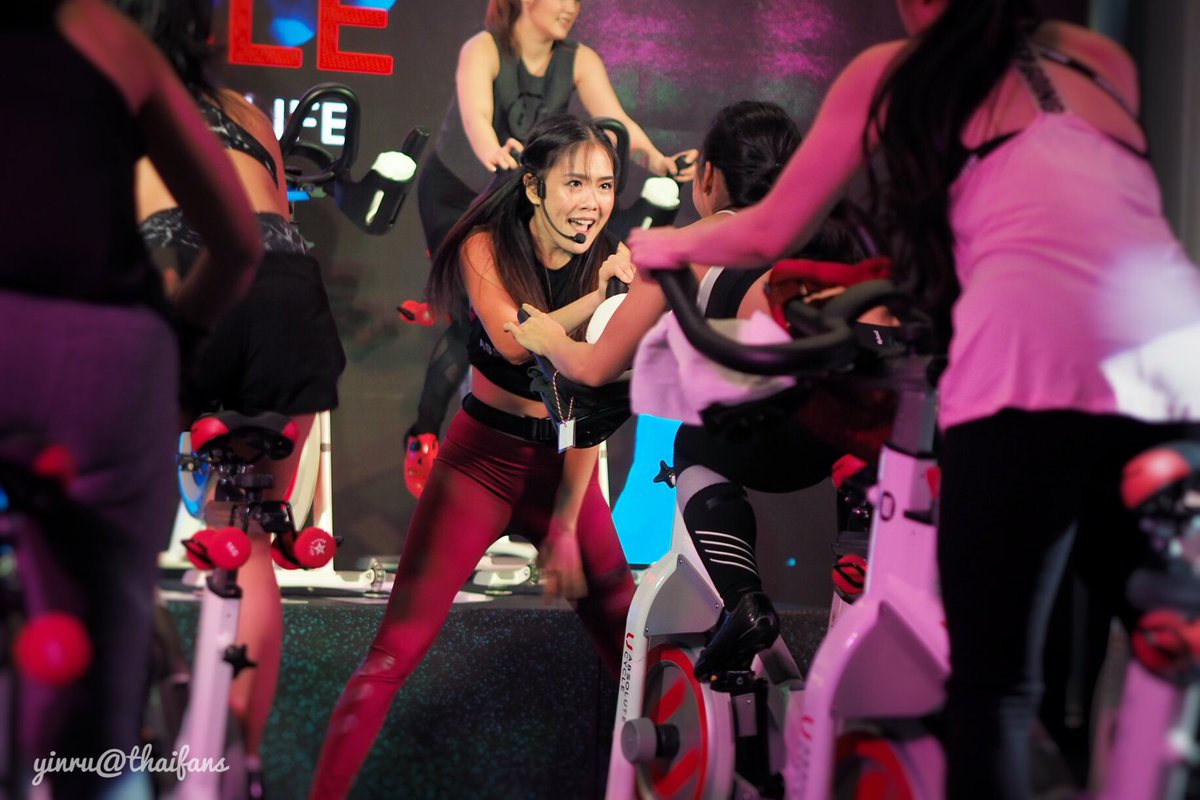 yinru_thaifans's tweet photo. กระโดดลงมาบิ้วอย่างใกล้ชิด
#AbsoluteCycleBangkok 
@May_AF12 #MayAF12 #AF12 https://t.co/0SBi6bTRaJ
