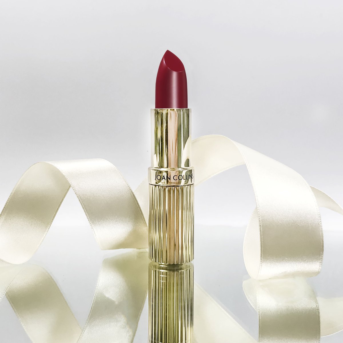 joanCbeauty's tweet photo. Our Divine Lips lipstick makes for the perfect Mother's Day gift as it actively hydrates and cares for the skin as well as providing beautiful and lasting colour.
Shop Now - Link in Bio
#mothersday #mothersdaygift #divinelips #gifts #lipstick #joancollins #beauty https://t.co/MrOSNMx6dI