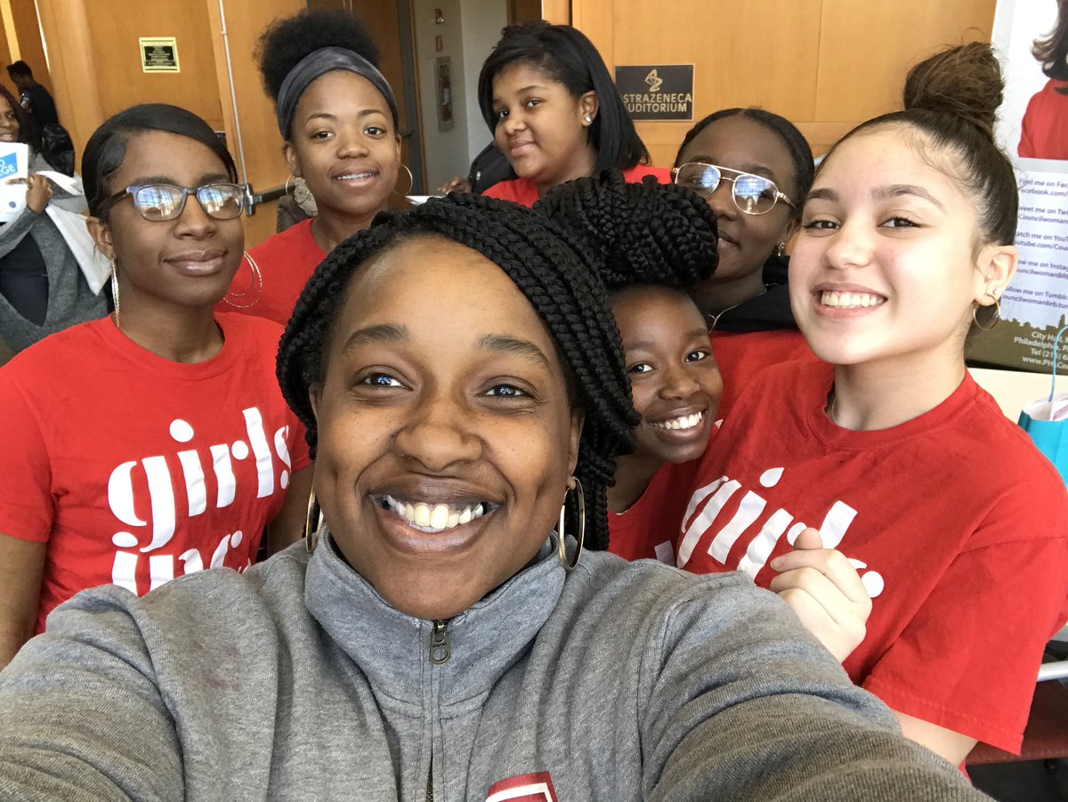 OnPoint24_7's tweet photo. When the lighting is just right π€³πΎwith @GirlsIncPANJ #stepintocollegephilly #strong #smart #bold πͺπΌπͺπ½πͺπΎπͺπΏ#GirlsInc https://t.co/JJKDceAADb