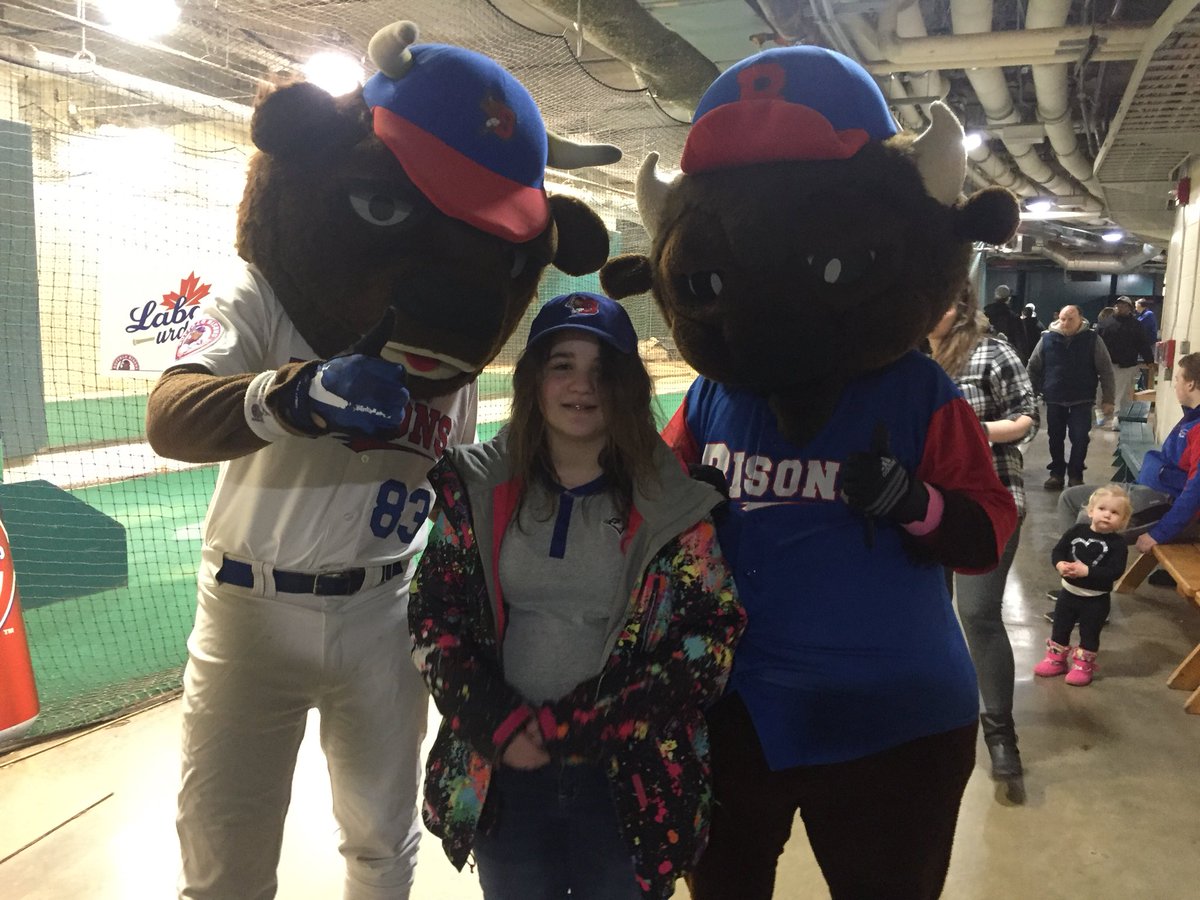 InForAPennyJDRF's tweet photo. Thanks to @BuffaloBisons for throwing a great open house at @CocaColaField - see that @BisonsCelery is enjoying retirement. #seizetheseason https://t.co/eZpfLnXChq
