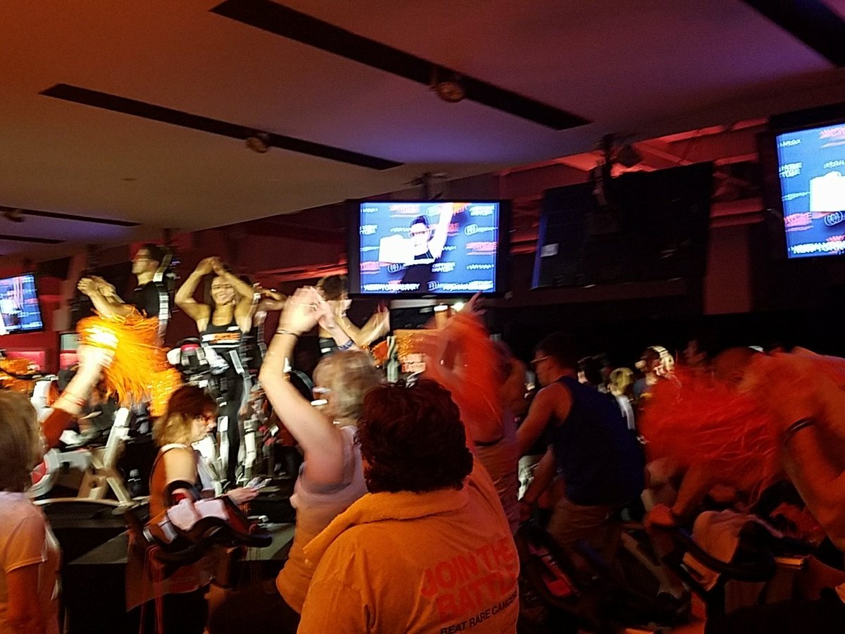 jessijulie's tweet photo. @kimroots team #haulbuns #CycleforSurvival https://t.co/wQmXaiZDo6