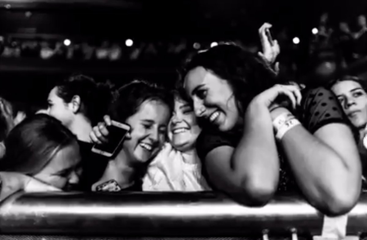 galaxiesdust's tweet photo. THE HAPPIEST YOU WILL EVER CATCH US BE ❤️❤️ https://t.co/Of6FZ732EF