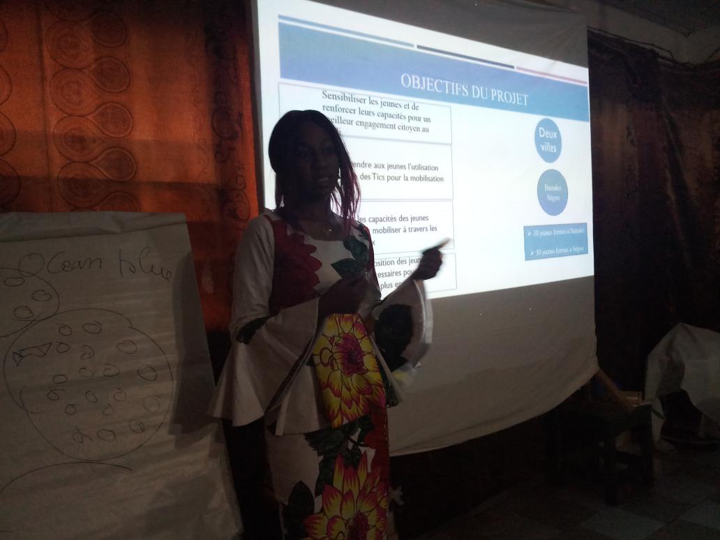 OusmaneMakaveli's tweet photo. Présentation de @LalaichaM du #YALITechCamp à Selingué. 

#YALICampSelingue https://t.co/pTiewk4ly7