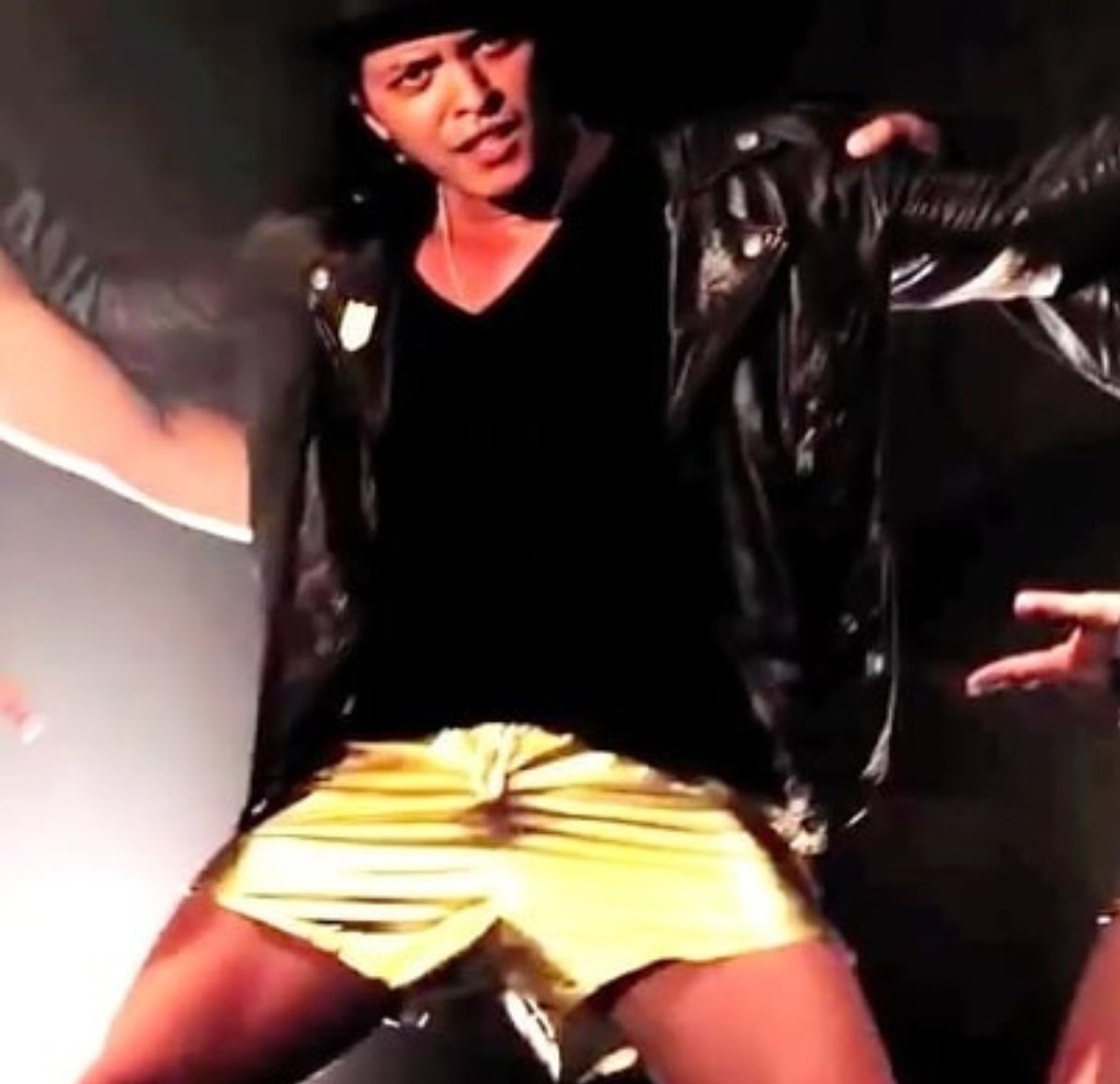 Hooliga59550533's tweet photo. Enjoy it guys 🥕💋 @BrunoMars 
#Brunomars #Hooligans https://t.co/2vzJu15KjL