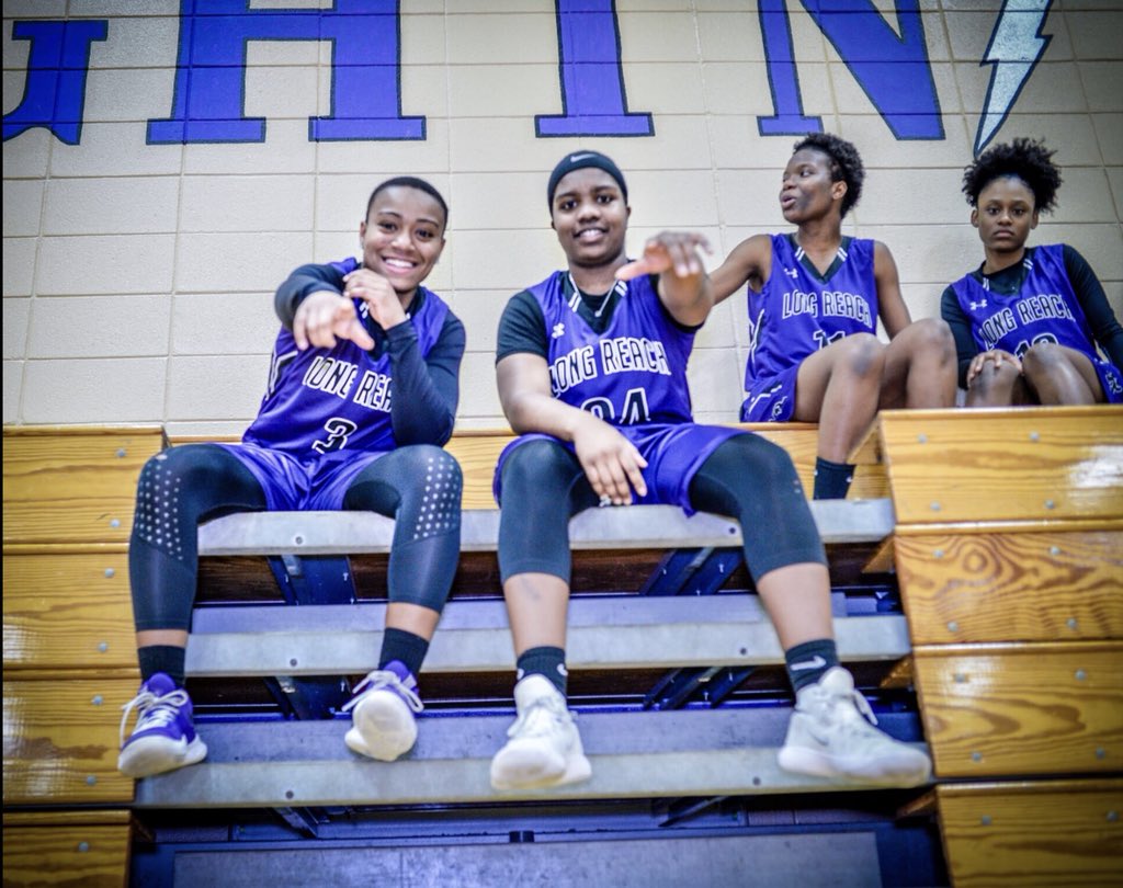 _ariii24's tweet photo. All 😁’s for state championship gameday...Let’s get this dub🤟🏾💜#24golive✨ https://t.co/L63Z0T4M3K