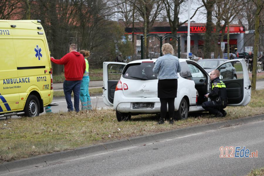 🚨 Gewonde bij forse kop-staart aanrijding op de Veenderweg 112.press/QKVvtf #Ede #112Ede https://t.co/JsOFfbiCMS
