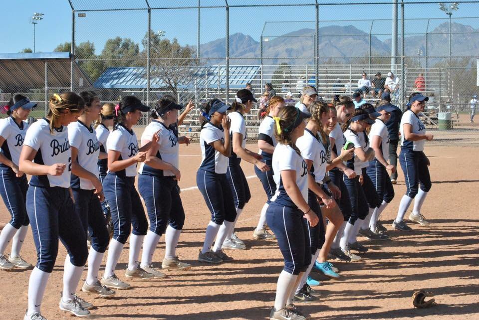 braunroni_'s tweet photo. come support @GFUSoftball today and Sunday at 12 &amp; 2 !! #beatlinfield 🐻🤗☀️ https://t.co/RgNJbNWIC7
