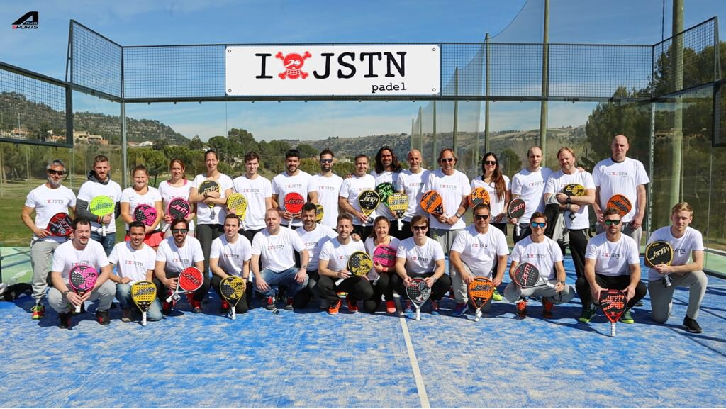 aranzaosorou's tweet photo. Ayer tuvimos la presentacion del equipo @justtenpadel! Feliz de formar parte de esta gran familia ! #vamoscontodo equipo! #aranzaosoro #JSTN #NEONpadel #babolat https://t.co/cet7lZ0Jem