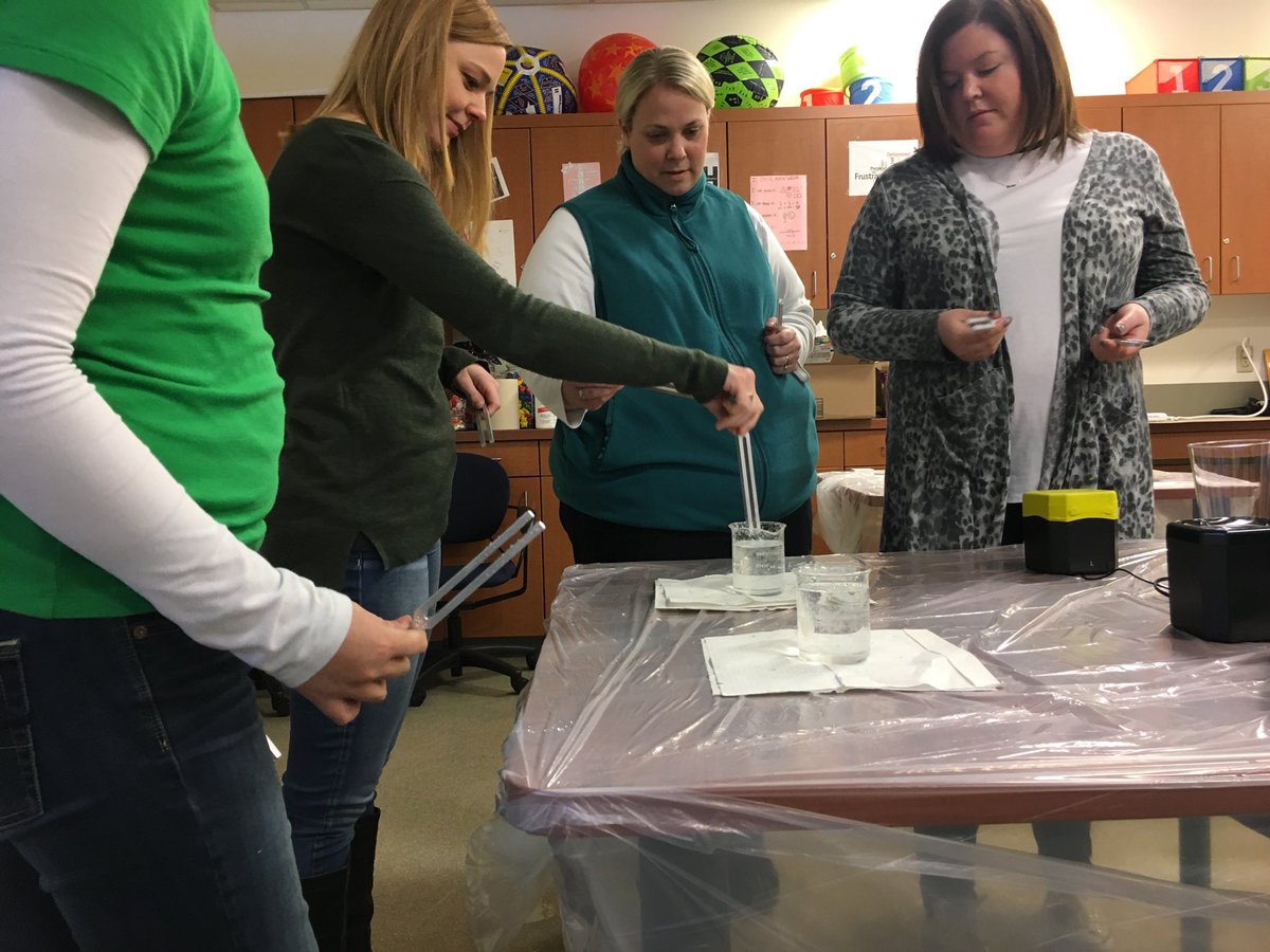 Awesome Elementary teachers from Meriden, Bridgeport, New Haven, &amp; <a href="/QuinnipiacU/">Quinnipiac University</a> MAT candidates exploring the Science of SOUND <a href="/htoothaker13/">Heather Toothaker</a> @ScienceONeill <a href="/em_sparago/">Emily Sparago</a> <a href="/CindyLKern/">Cindy Kern</a> #STEMSaturday #NGSS #QUeSTFellows