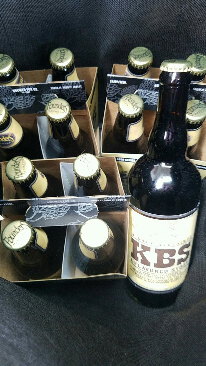 sara_lynn76's tweet photo. I got mine @foundersbrewing #KBSWeek https://t.co/sjtRMvjE3k