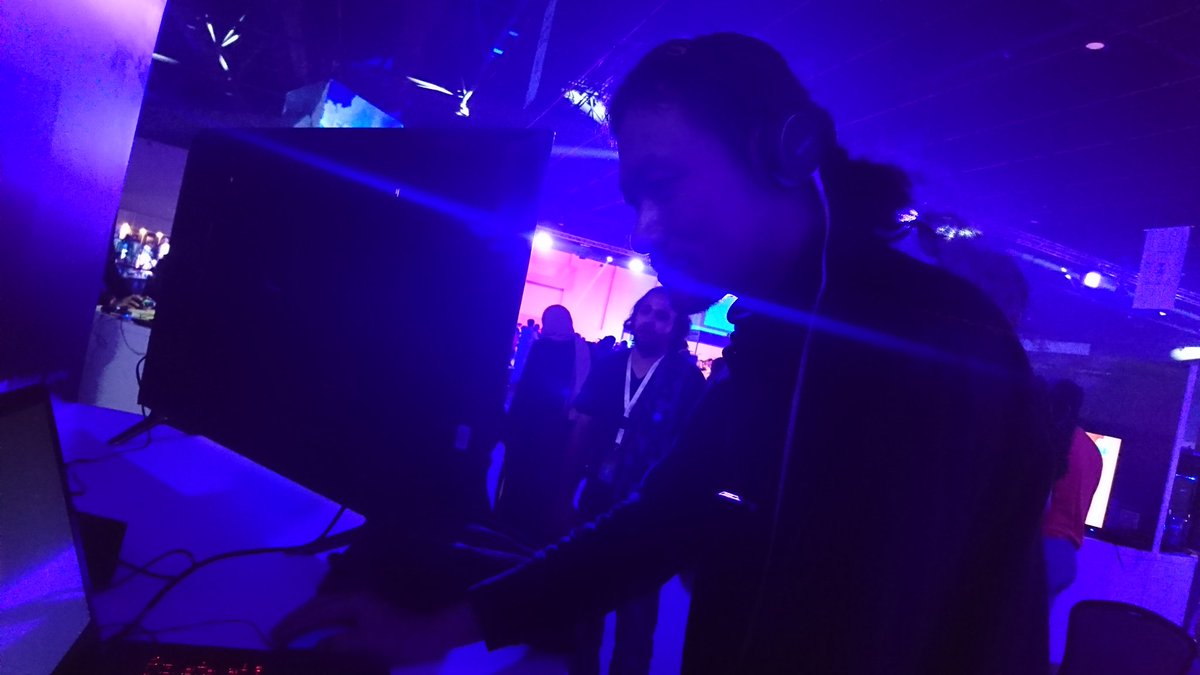 LaylaAbdurhman's tweet photo. Igarashi San played
@dotd_game

He said it is good and it is scary
He loved @cjkershner voice acting!!

Thank you Igarashi San @SwordOrWhip https://t.co/aZICqjDM1t