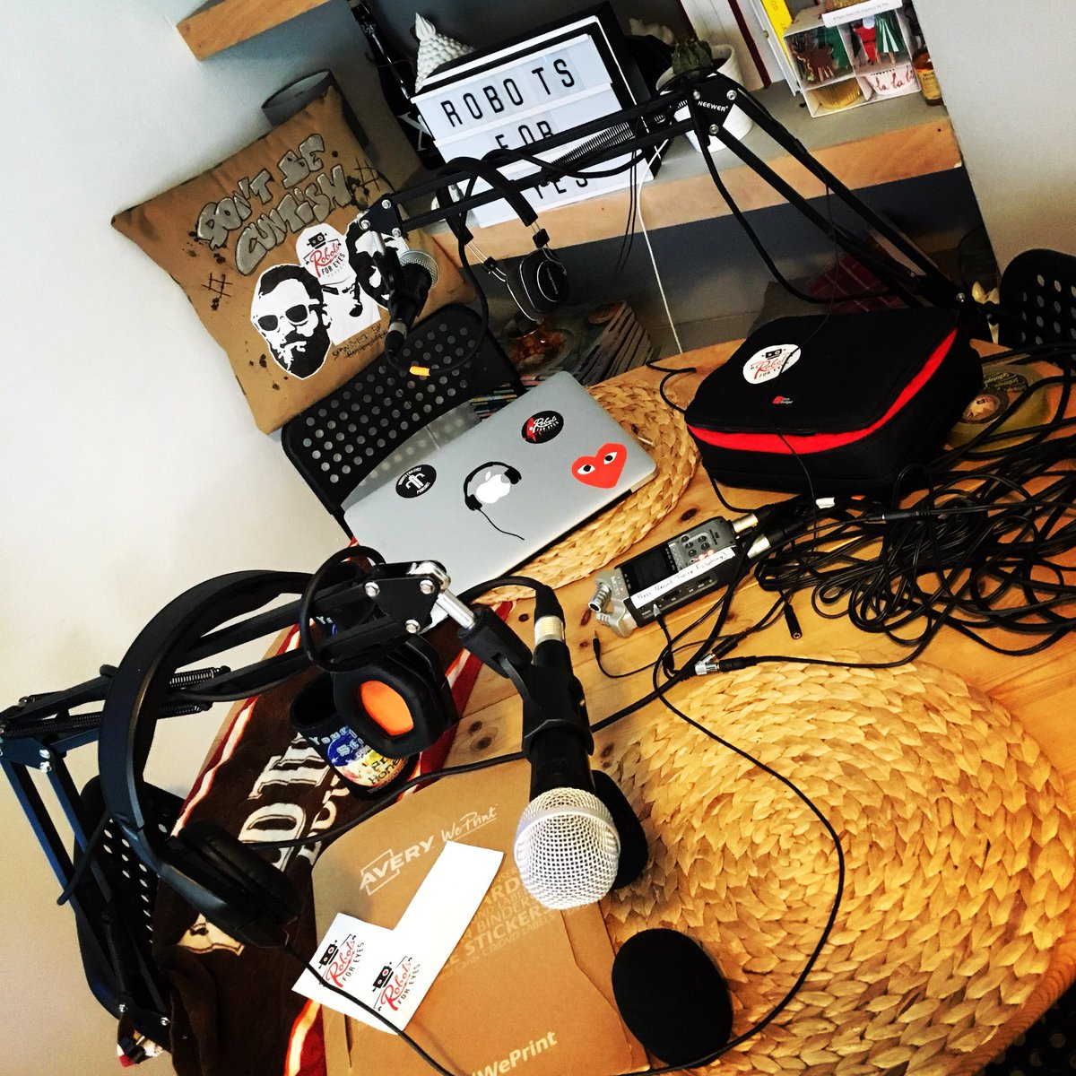 robotsforeyes's tweet photo. Coming at you live and ill ๐คง #robotsforeyespodcast #liveasfuck #recording #ill #podcast https://t.co/AV2Yukyspp