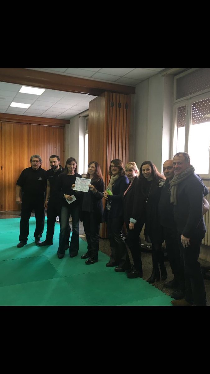 sofib14's tweet photo. @IsabellaRauti @FederKravMaga                  Oggi nella palestra del Ceis lezioni di autodifesa personale, civica e professionale #noviolenzadonne #giulemani #nofemminicidio #difesapersonale https://t.co/cLx4ValAsa