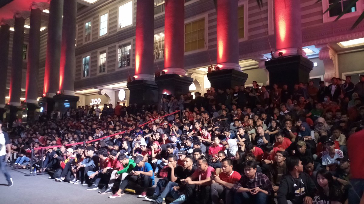 tikitalk_id's tweet photo. Terima kasih untuk @RCTISports_  . . . @my_supersoccer dan teman2 dari @BIGREDS_JOGJA untuk kemeriahan malam ini #penakseduluran 😚🙋‍♂️🙏 https://t.co/3DSlBJnN4s