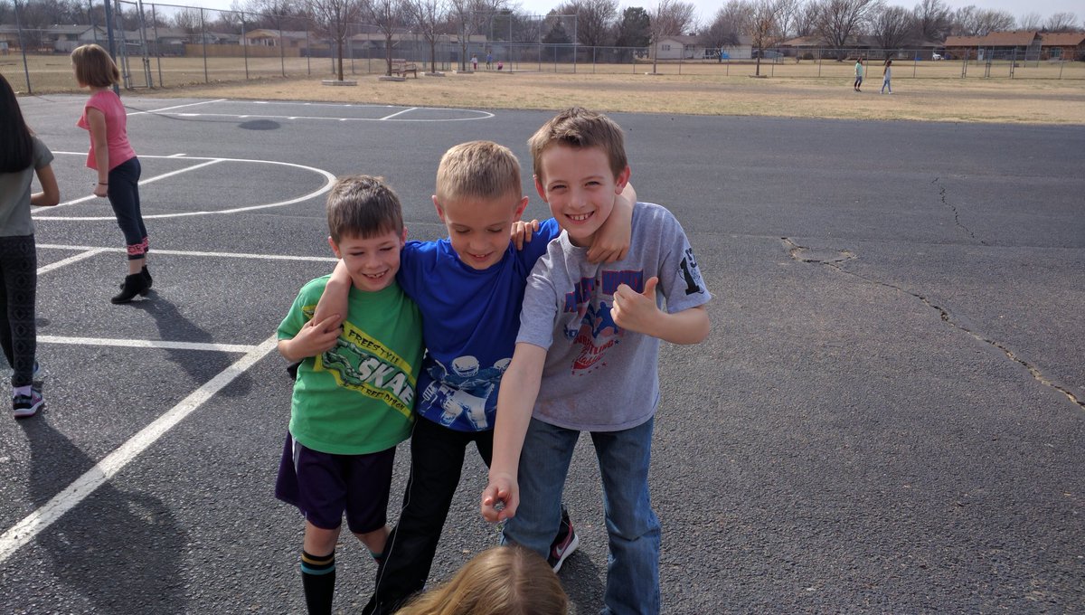 Hachen2nd's tweet photo. I meant to post this yesterday!! We had a gorgeous 72°F day !!! We soaked up sun and fun at recess in Andover, KS!! @SameDayInMarch #SDIM18 https://t.co/8z3JjbNMKC