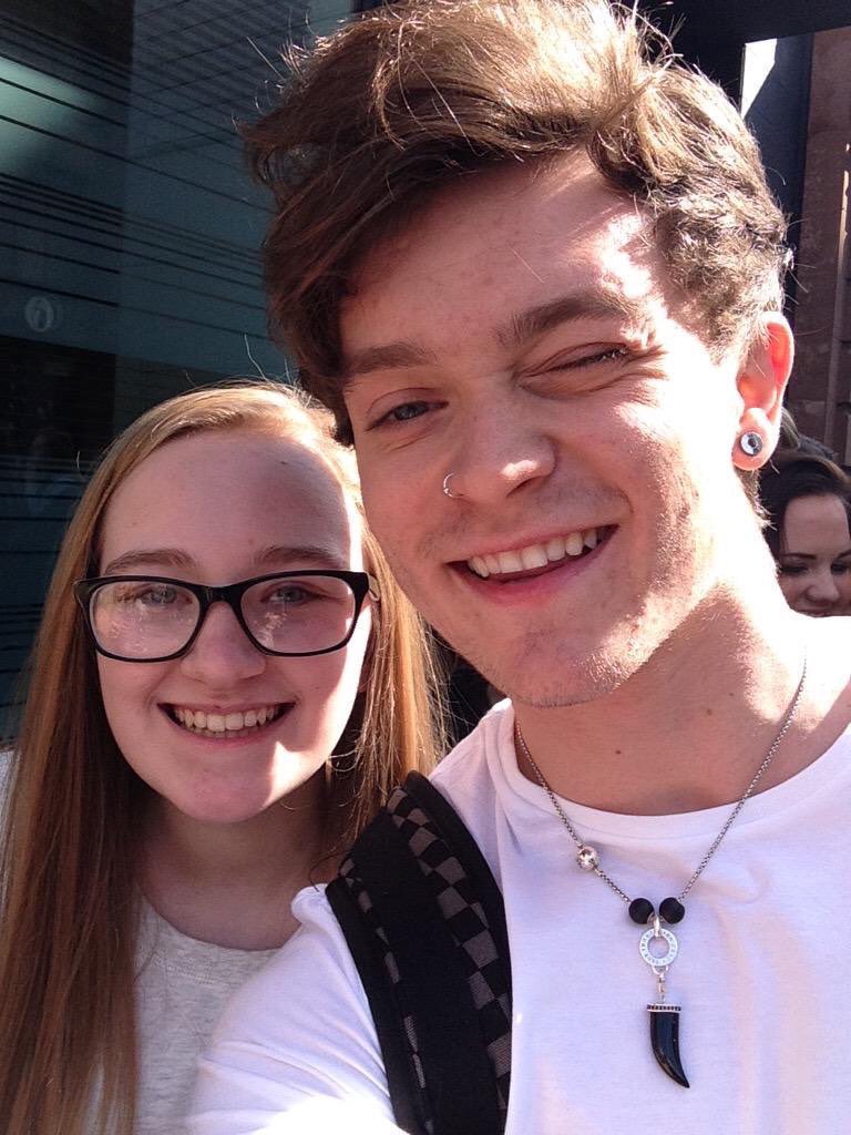PRISMARINEJESS's tweet photo. happy five years con 💗 #5YearsOfConnor @TheVampsCon x https://t.co/0yp5Niicqr