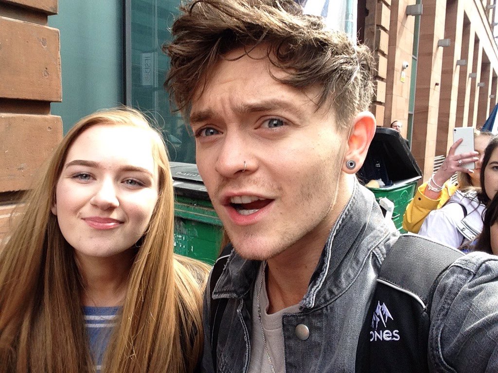 PRISMARINEJESS's tweet photo. happy five years con 💗 #5YearsOfConnor @TheVampsCon x https://t.co/0yp5Niicqr