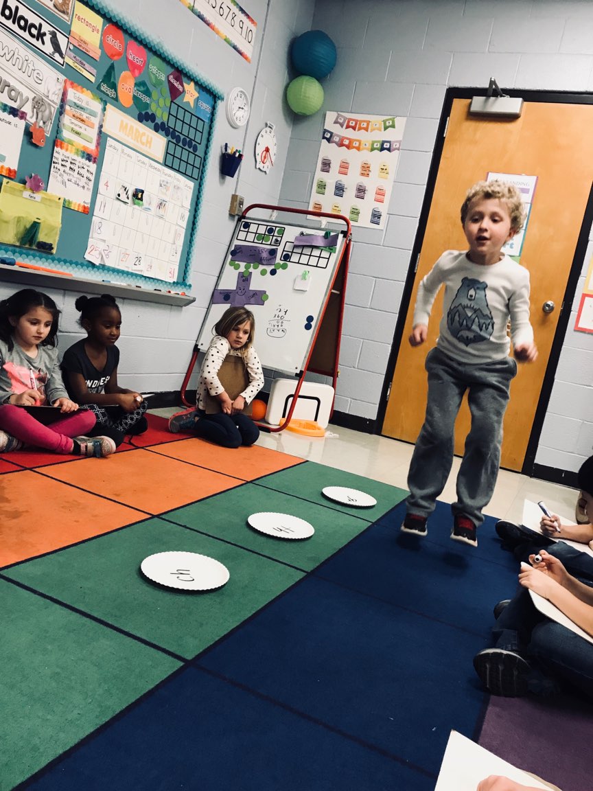 AlyRanallo's tweet photo. We are so "hoppy" to be learning about blends! #pvessuccess #ccsdtn https://t.co/YdesVYh8pn
