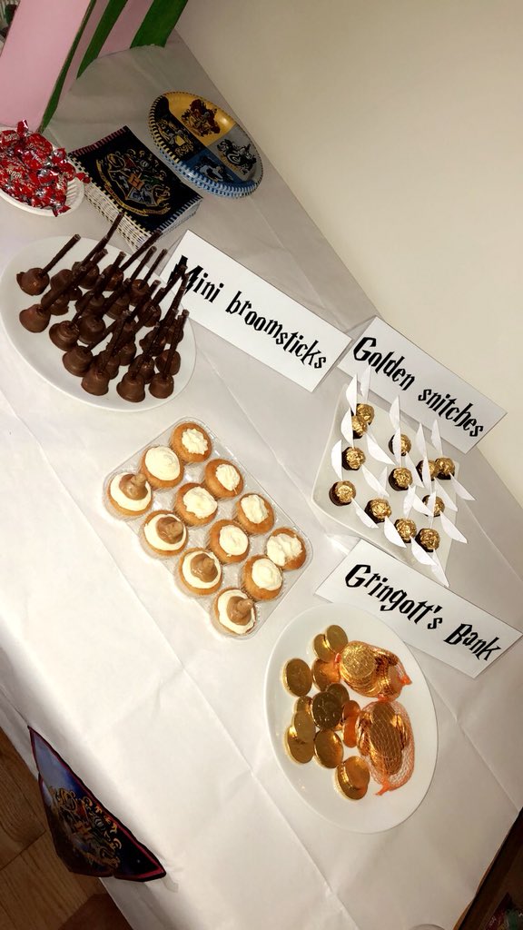 natashasuv_'s tweet photo. Harry Potter marathon day with all the girls look at the effort Lisa has made absolutely amazing 😂😂😂😂😂 https://t.co/vpiJRqwW8m
