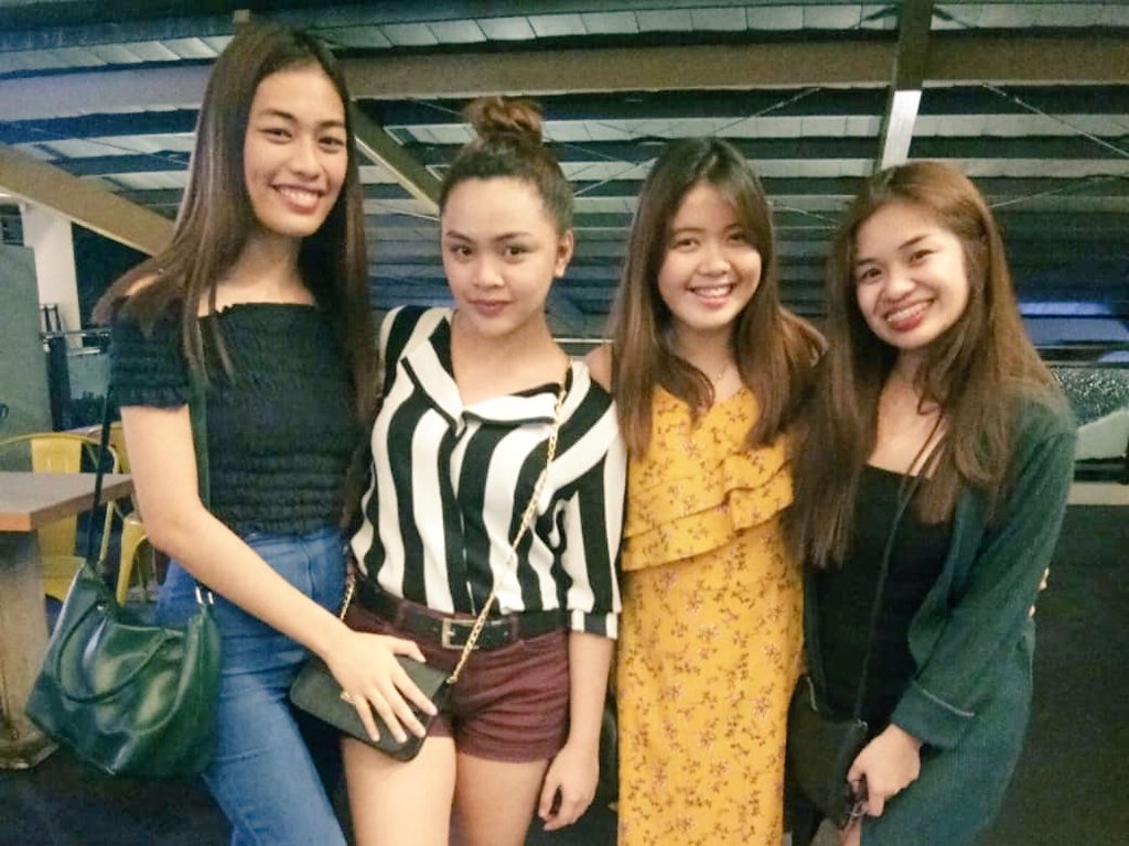 PaupauSarte's tweet photo. My friends are one of my treasures. You guys are irreplaceable. Thank you for sparing your saturday night to my despedida and to @HeySuperLai's. I will see you again after a year or two. I love you all π #Incomplete #CollegeFriends #Withlovedones https://t.co/mQYbQZWl5h