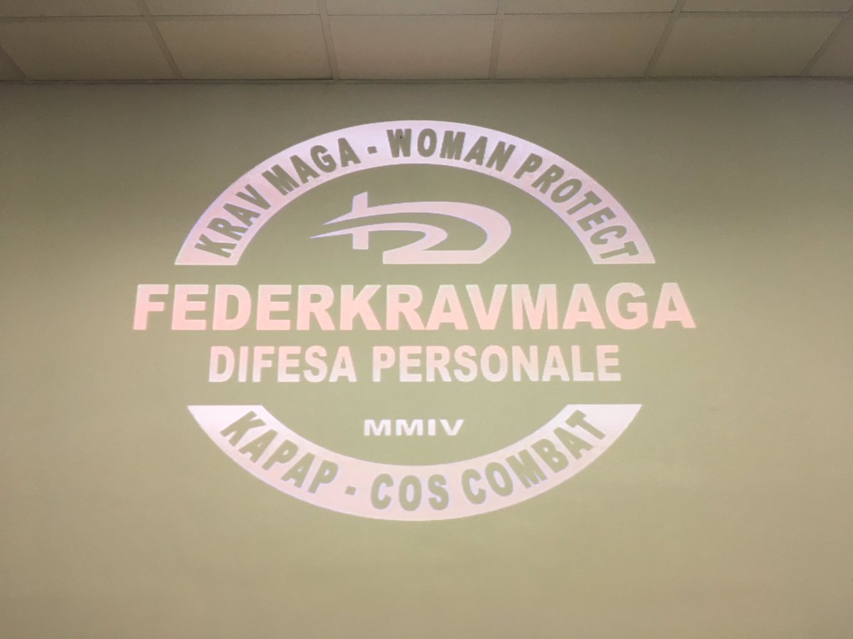 sofib14's tweet photo. @HandsOffWomen_   @FederKravMaga      Oggi nella palestra del Ceis lezioni di autodifesa. Donne più sicure nelle strade #noviolenzadonne #nofemminicidio #giulemani #autodifesa https://t.co/Vx4yxn5Kon